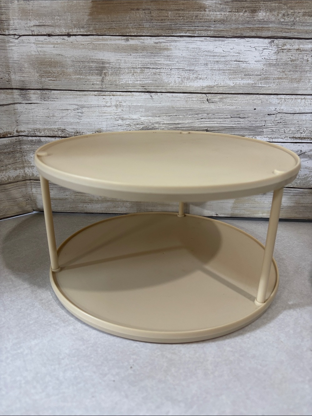 Vintage cream/tan Rubbermaid 2 decker lazy Susan carousel
